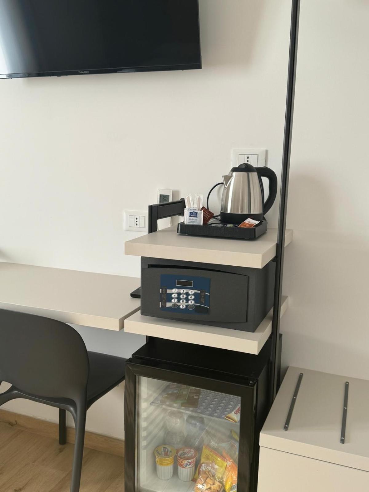 Guest House Al Porto Чивитавекия Екстериор снимка
