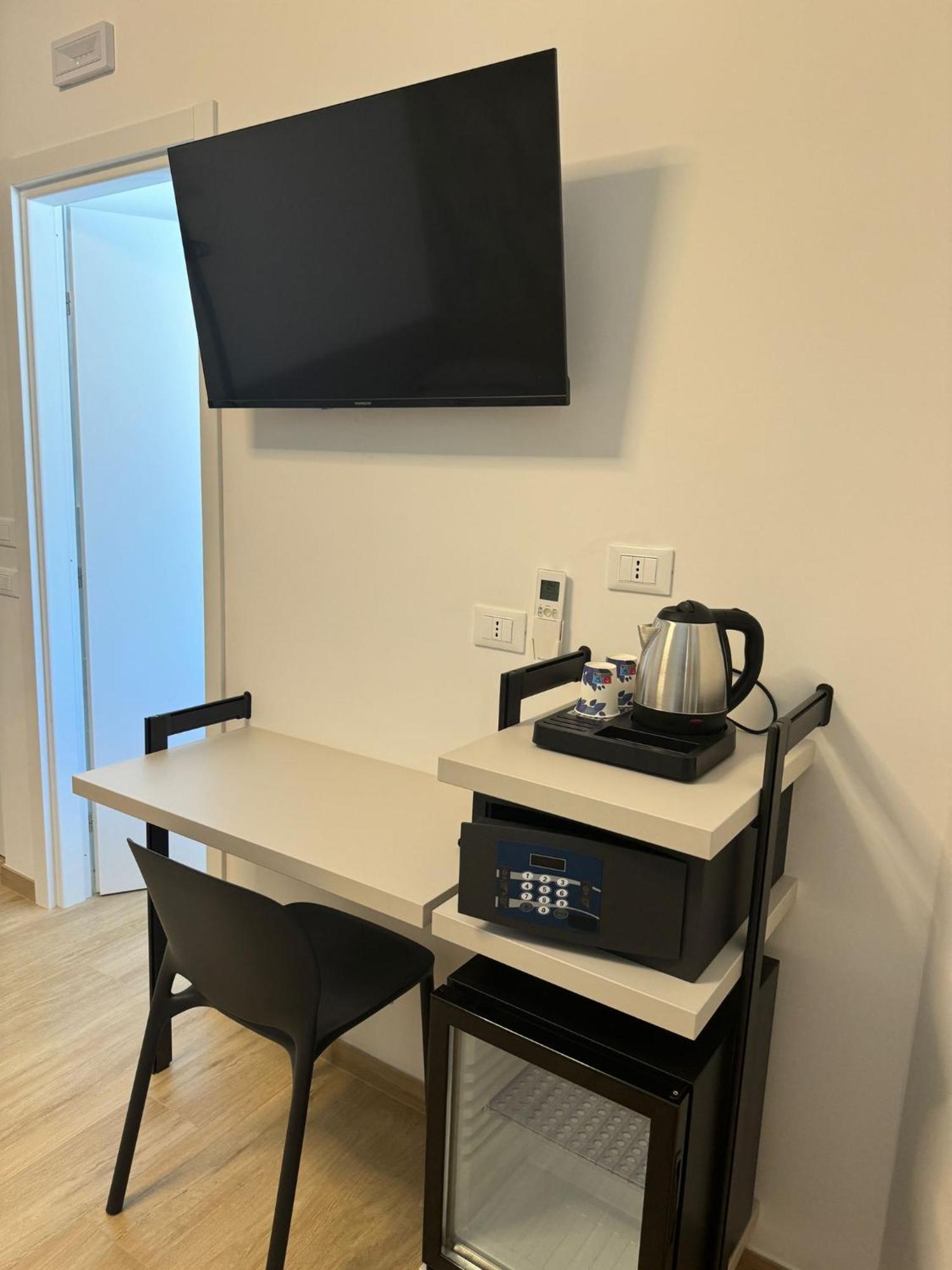 Guest House Al Porto Чивитавекия Екстериор снимка