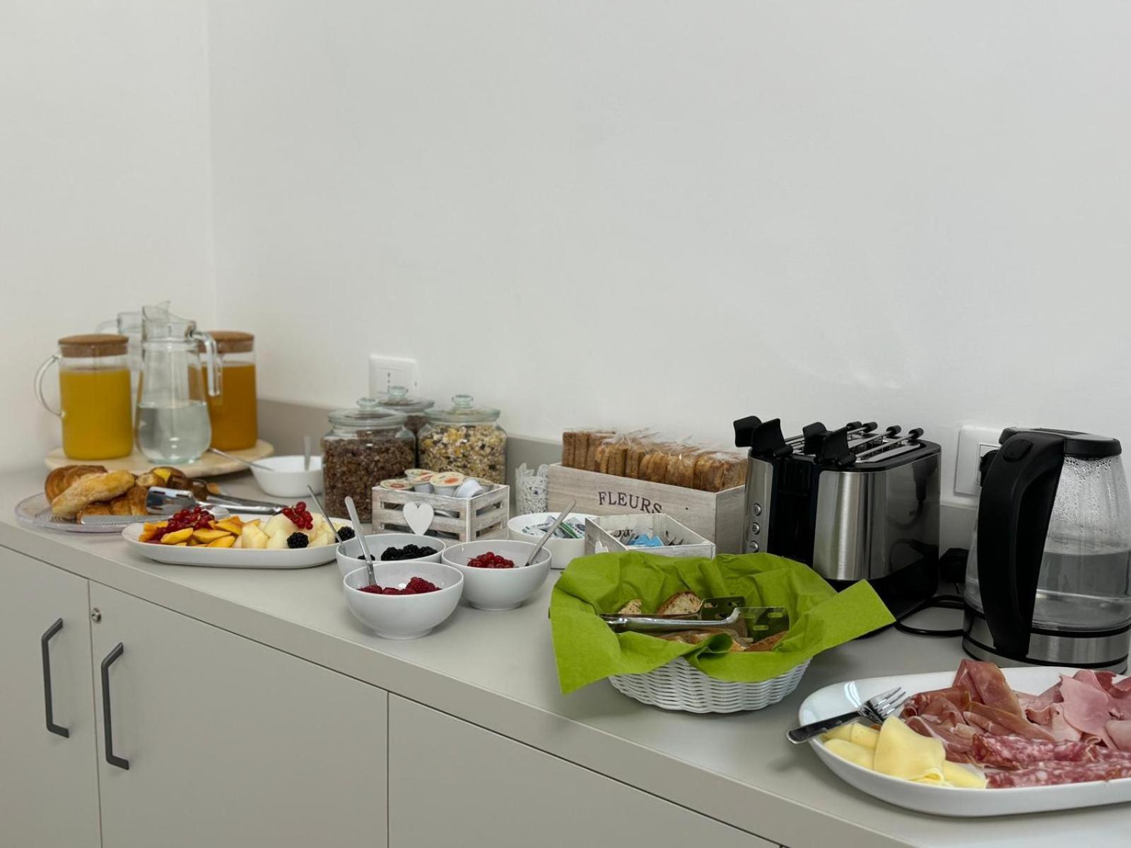 Guest House Al Porto Чивитавекия Екстериор снимка